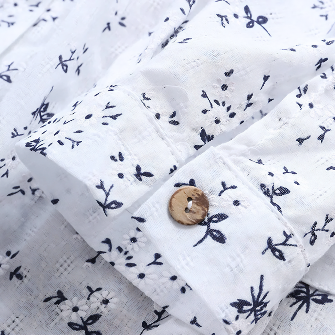 Mila – The Blouse for Romantic Lightness and Feminine Elegance