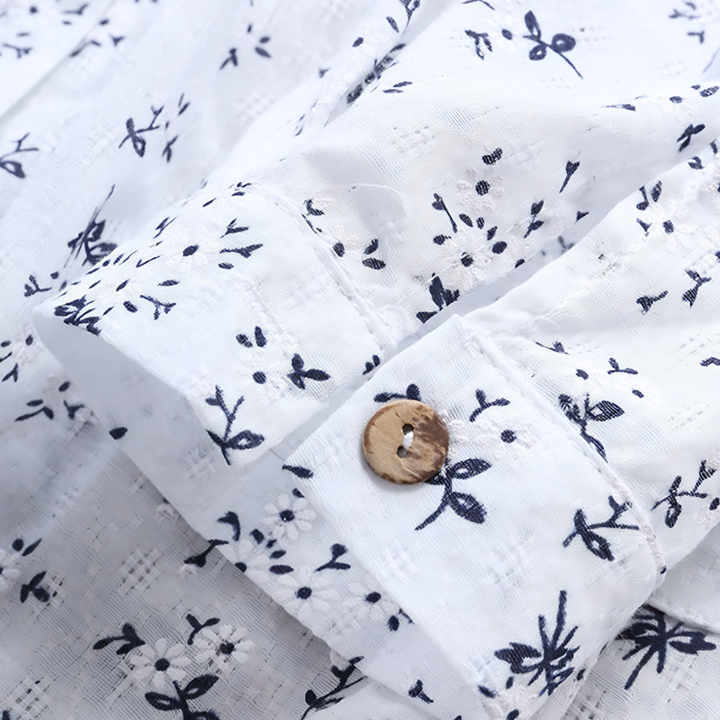 Mila – The Blouse for Romantic Lightness and Feminine Elegance