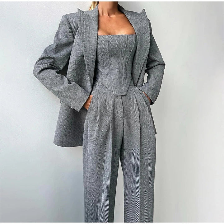Feline – Elegant Three-Piece Set