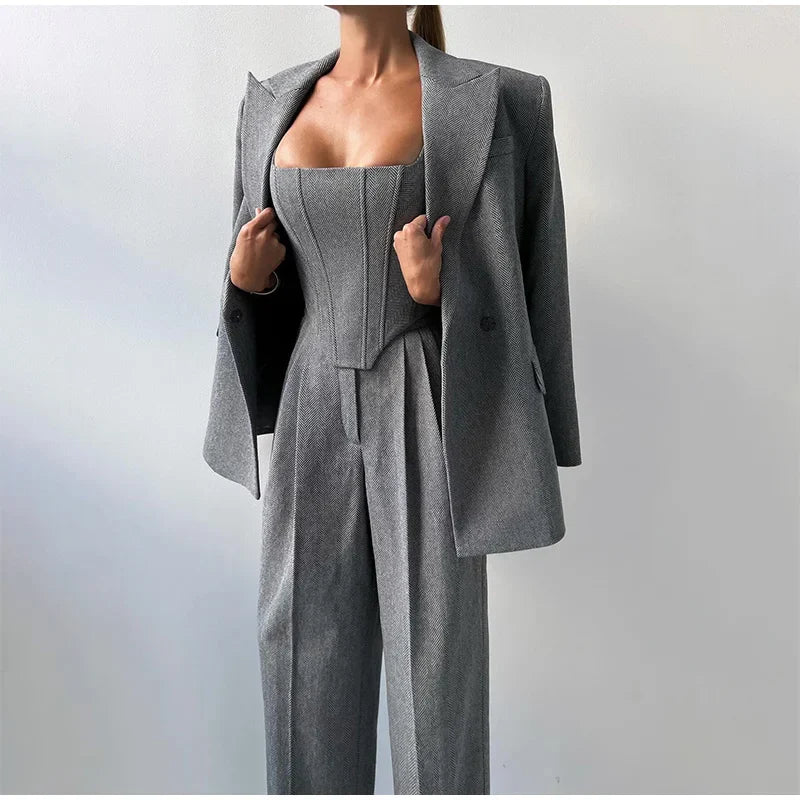 Feline – Elegant Three-Piece Set